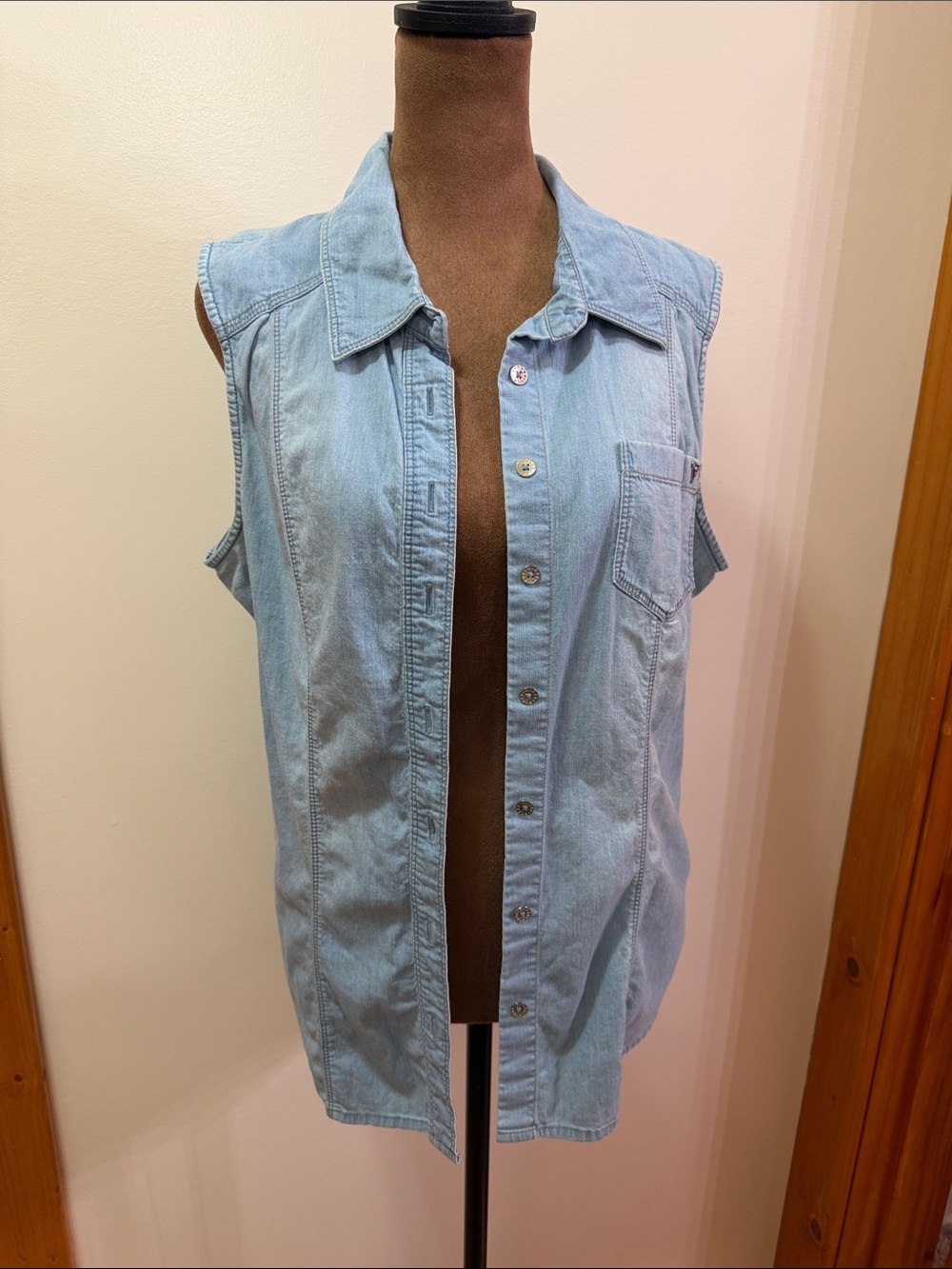 Guess Light Blue Denim Sleeveless Button Up Shirt with Classic Collar NWOT